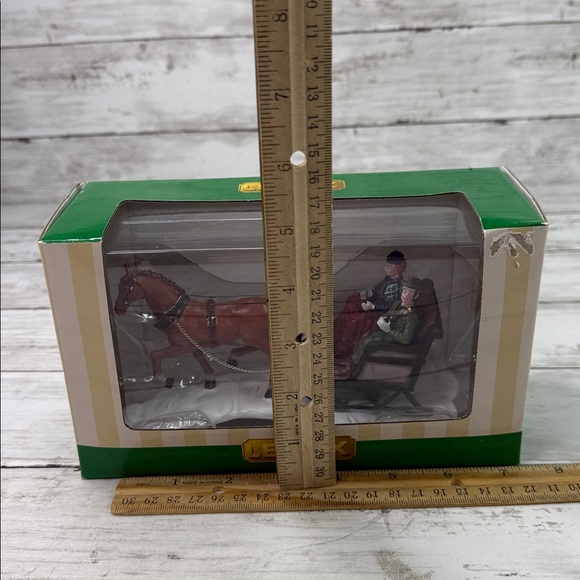 Lemax Sleigh Ride 6" Table Accent Horse Carriage Christmas village accessory - Picture 3 of 5